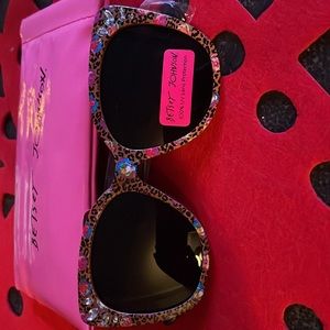 Leopard with flowers and rhinestones